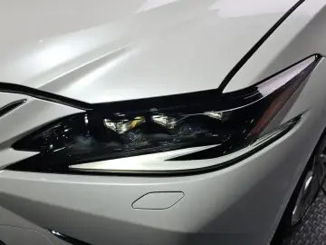2025 Lexus ES с пробегом 4 200 км