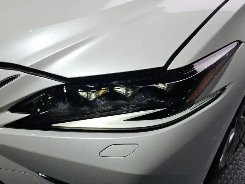2025 Lexus ES с пробегом 4 200 км
