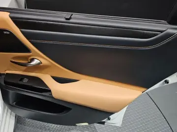 2025 Lexus ES с пробегом 4 200 км