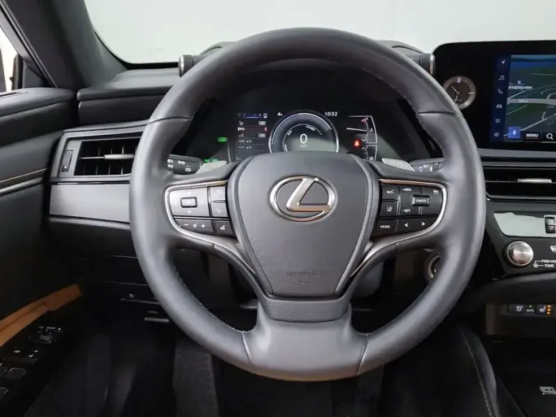 2024 Lexus ES с пробегом 33 670 км