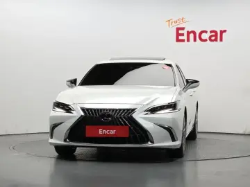2024 Lexus ES с пробегом 31 919 км