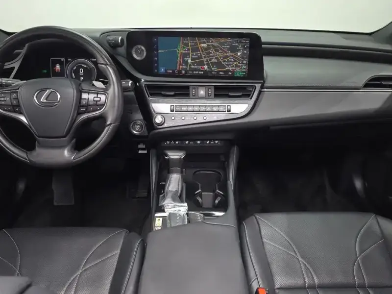 2024 Lexus ES с пробегом 31 919 км