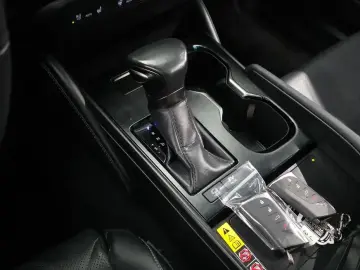 2024 Lexus ES с пробегом 31 919 км