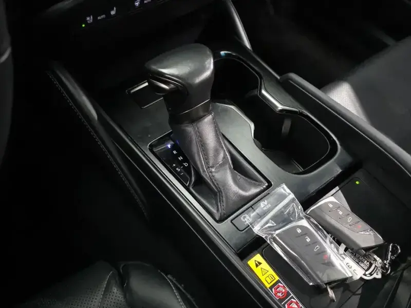 2024 Lexus ES с пробегом 31 919 км