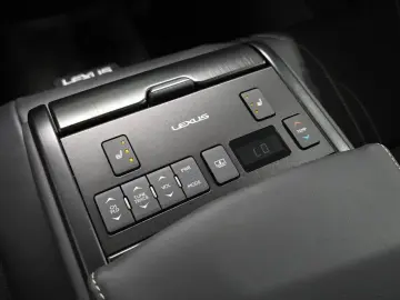 2024 Lexus ES с пробегом 31 919 км