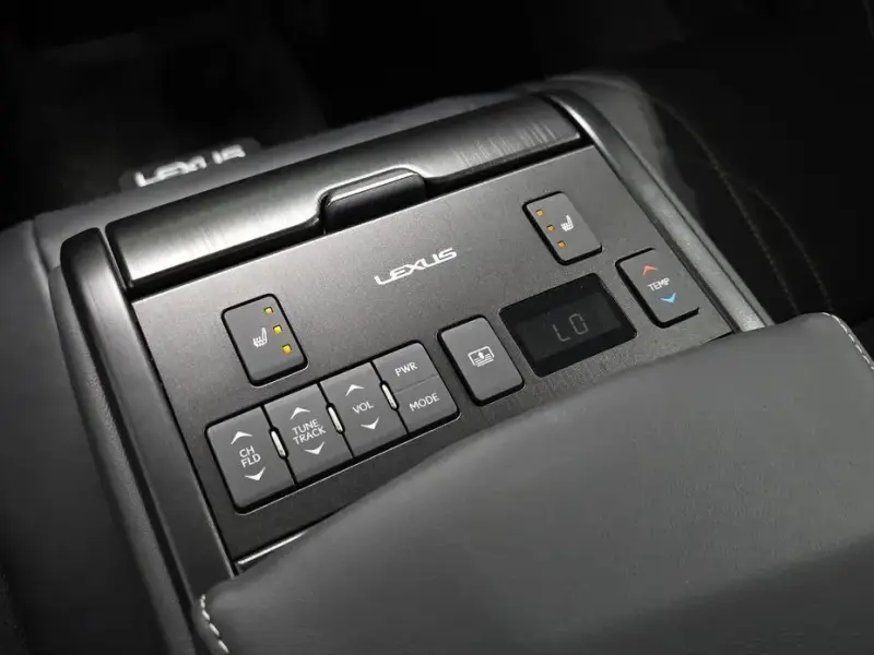 2024 Lexus ES с пробегом 31 919 км