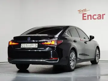 2022 Lexus ES с пробегом 116 918 км