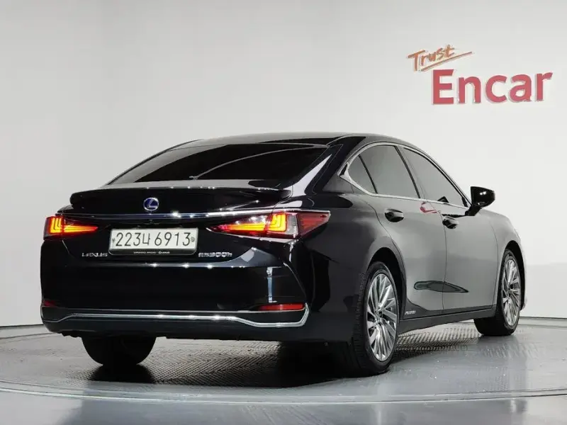 2022 Lexus ES с пробегом 116 918 км