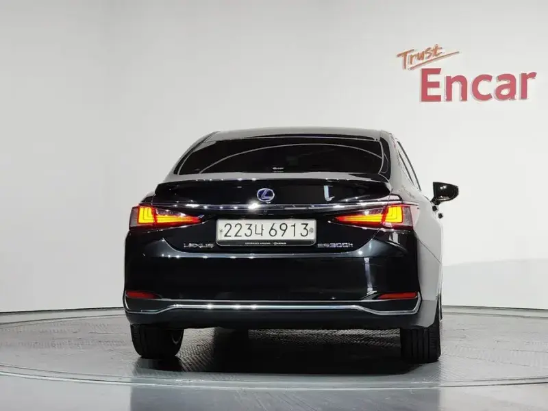 2022 Lexus ES с пробегом 116 918 км
