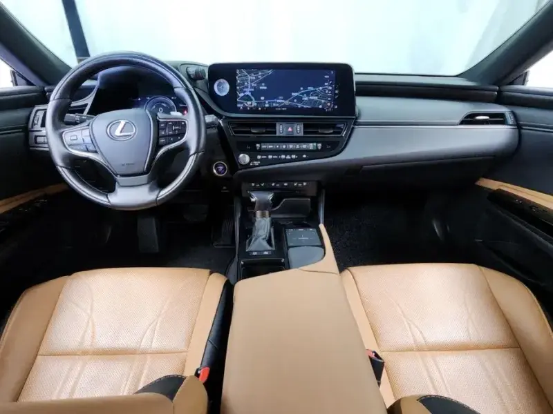 2022 Lexus ES с пробегом 116 918 км