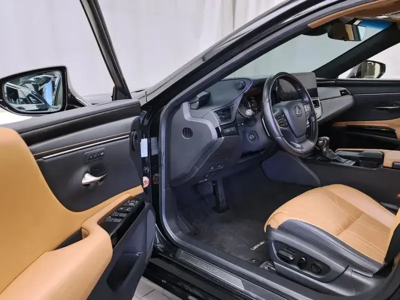 2022 Lexus ES с пробегом 116 918 км