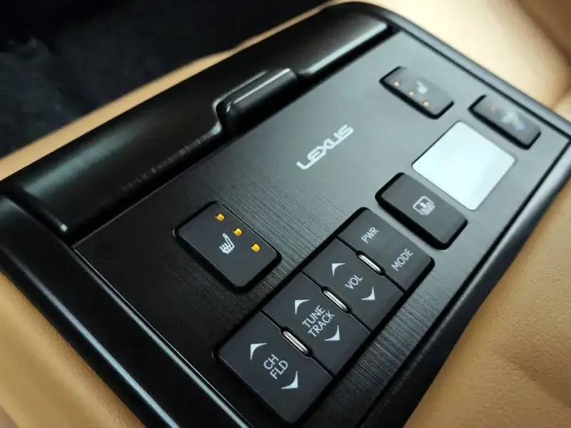 2022 Lexus ES с пробегом 116 918 км
