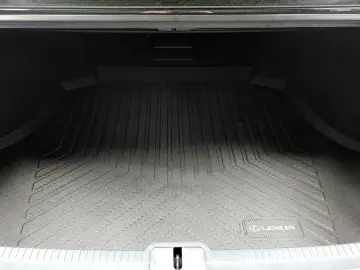 2022 Lexus ES с пробегом 116 918 км