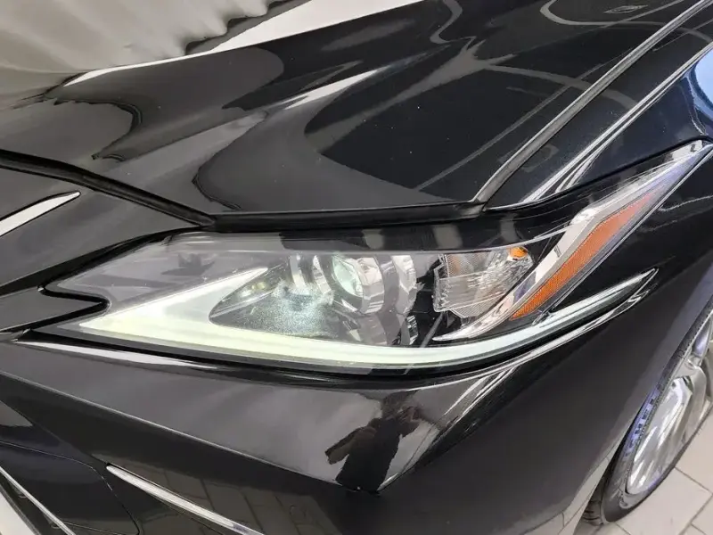 2022 Lexus ES с пробегом 116 918 км