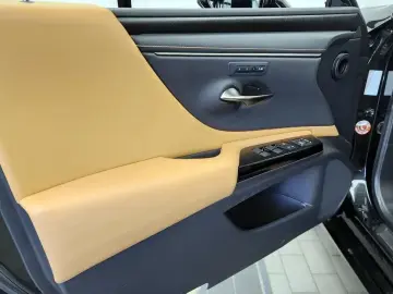 2022 Lexus ES с пробегом 116 918 км