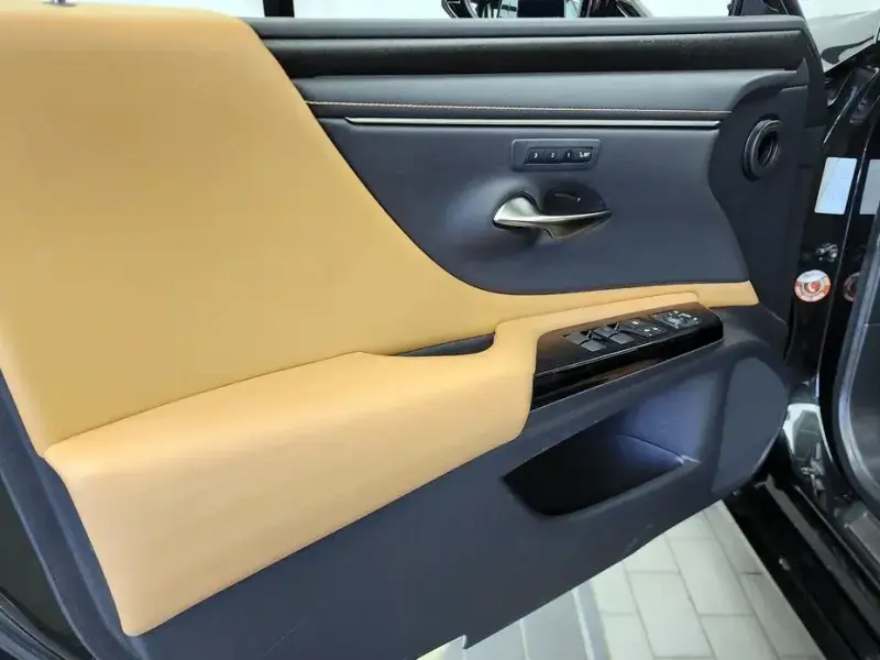 2022 Lexus ES с пробегом 116 918 км