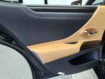 2022 Lexus ES с пробегом 116 918 км