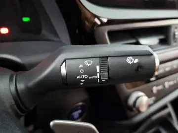 2022 Lexus ES с пробегом 116 918 км