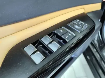 2022 Lexus ES с пробегом 116 918 км