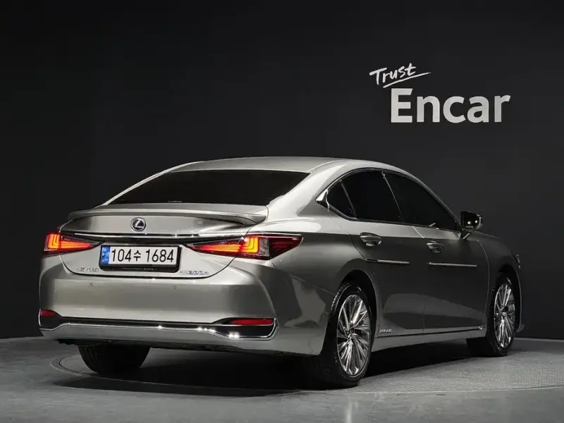 2022 Lexus ES с пробегом 44 419 км