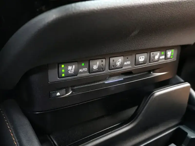 2022 Lexus ES с пробегом 116 918 км