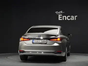 2022 Lexus ES с пробегом 44 419 км