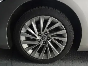 2022 Lexus ES с пробегом 44 419 км