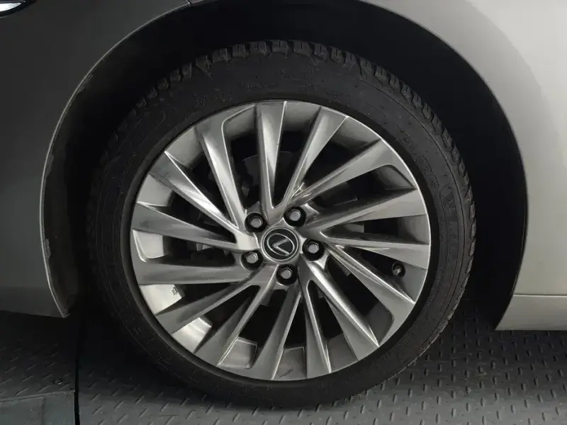 2022 Lexus ES с пробегом 44 419 км
