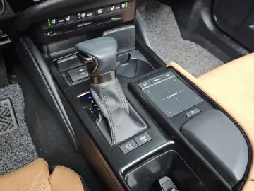 2022 Lexus ES с пробегом 44 419 км