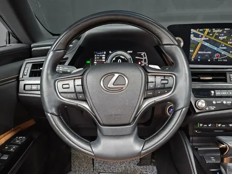 2022 Lexus ES с пробегом 44 419 км
