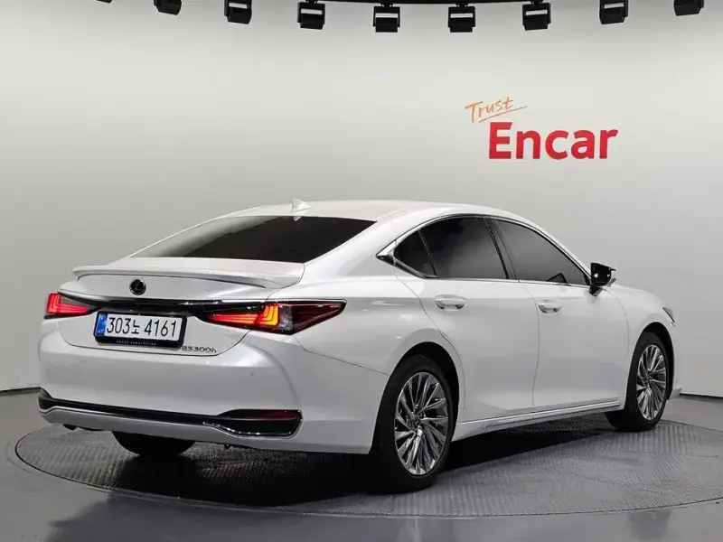 2026 Lexus ES с пробегом 2 594 км