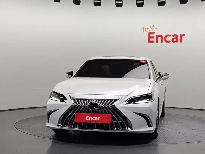 2026 Lexus ES с пробегом 2 594 км