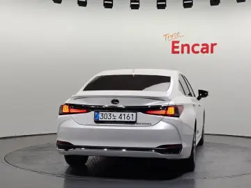 2026 Lexus ES с пробегом 2 594 км