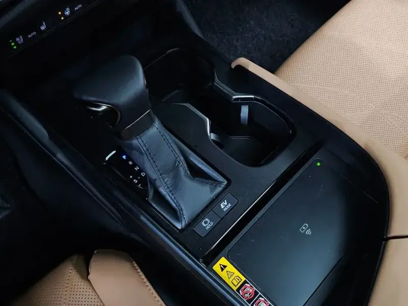 2026 Lexus ES с пробегом 2 594 км