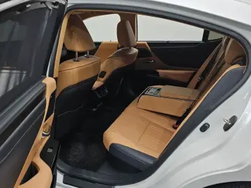 2026 Lexus ES с пробегом 2 594 км