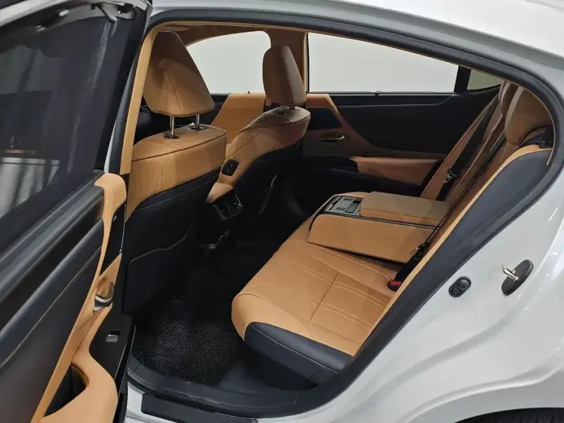 2026 Lexus ES с пробегом 2 594 км
