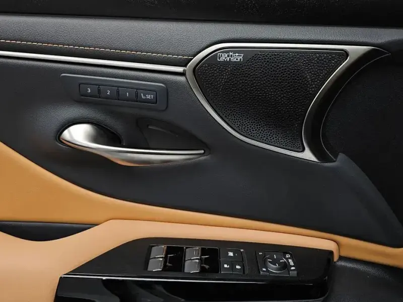 2026 Lexus ES с пробегом 2 594 км