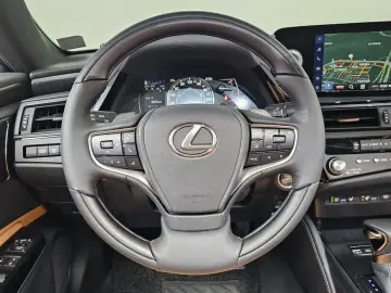 2026 Lexus ES с пробегом 2 594 км
