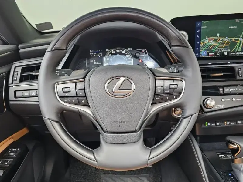 2026 Lexus ES с пробегом 2 594 км