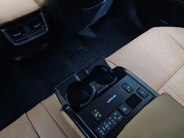 2026 Lexus ES с пробегом 2 594 км