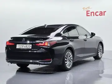 2023 Lexus ES с пробегом 29 676 км