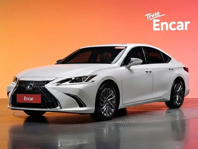 2023 Lexus ES с пробегом 31 831 км