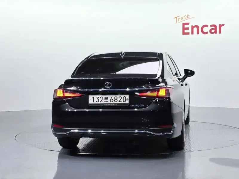 2023 Lexus ES с пробегом 29 676 км