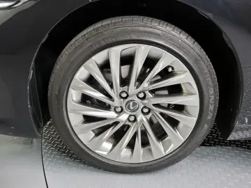 2023 Lexus ES с пробегом 29 676 км