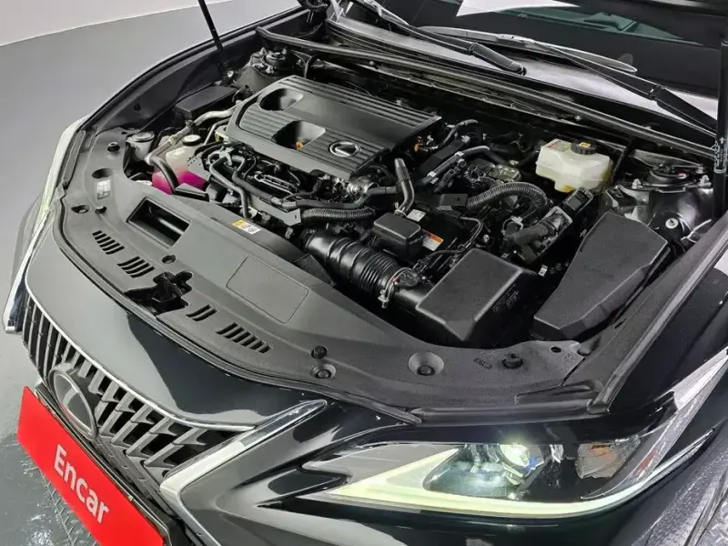 2023 Lexus ES с пробегом 29 676 км