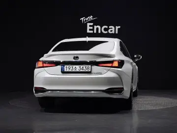 2023 Lexus ES с пробегом 31 831 км