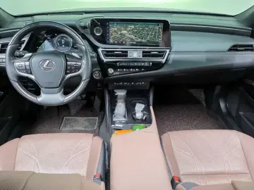 2023 Lexus ES с пробегом 29 676 км