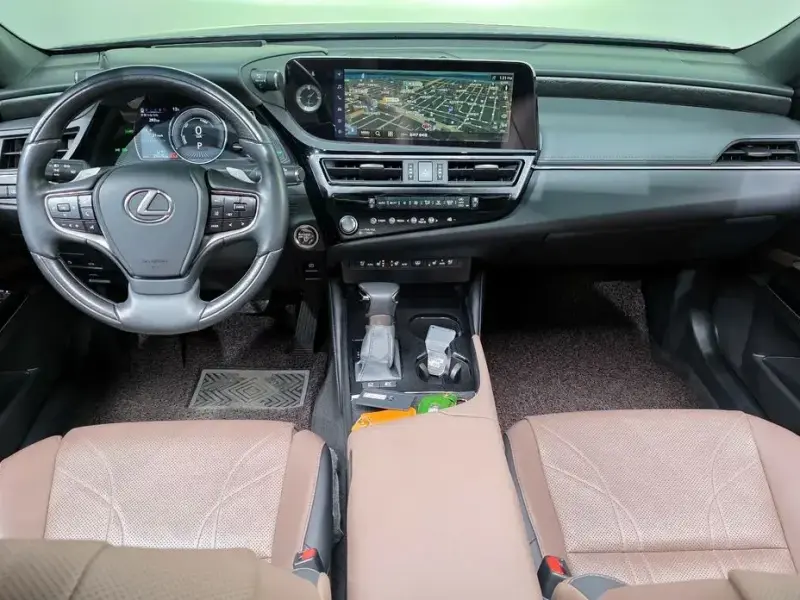 2023 Lexus ES с пробегом 29 676 км