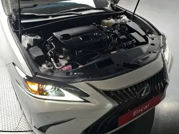 2023 Lexus ES с пробегом 31 831 км