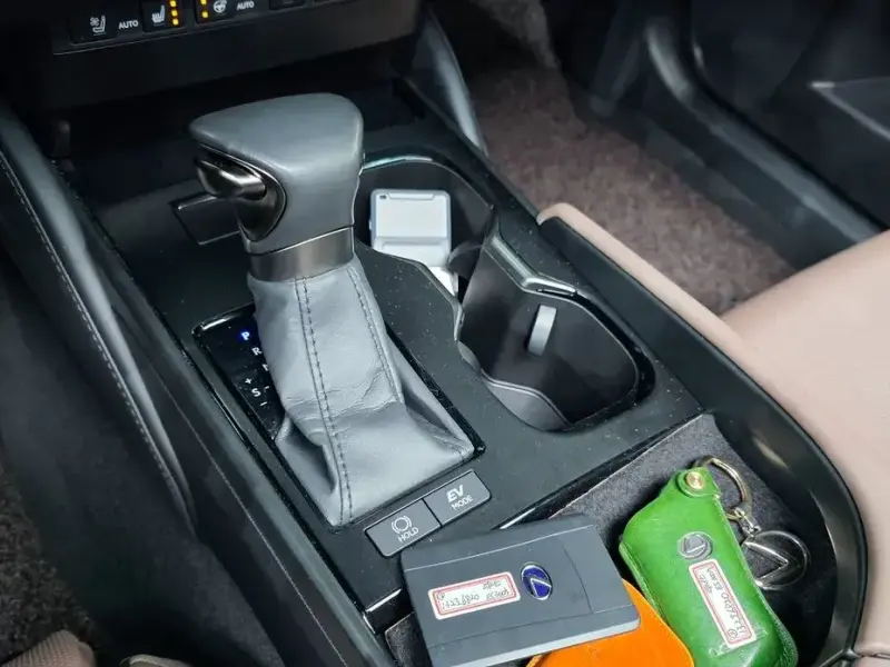 2023 Lexus ES с пробегом 29 676 км